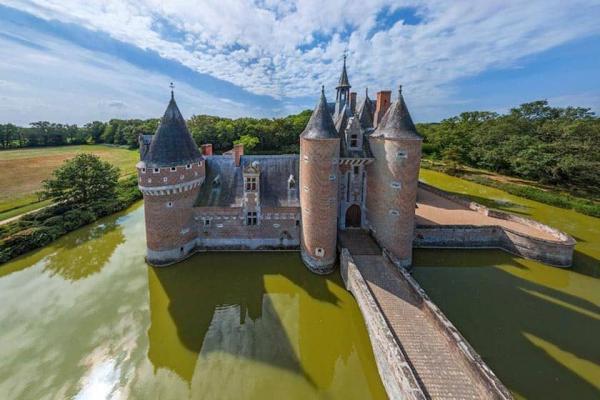 تور ارزان فرانسه: قلعه های تاریخی دره لوآر فرانسه؛ از ازدواج پنهانی تا تبدیل شدن به جاذبه گردشگری