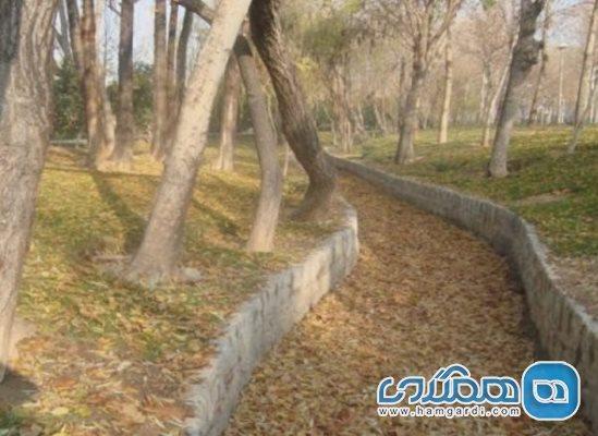 پارک مشتاق یکی از تفرجگاه های اصفهان به شمار می رود